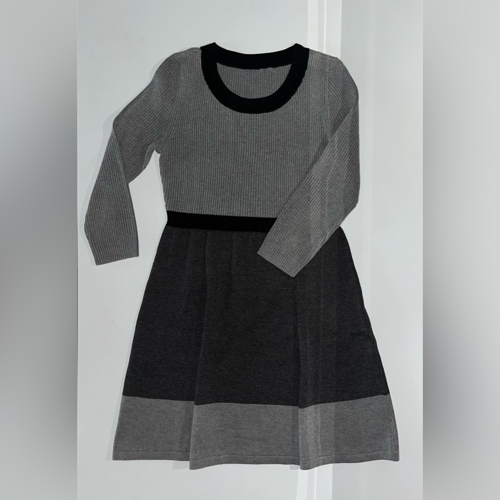 Grey And Black sweater dress size, Thick And Warm Fabric.